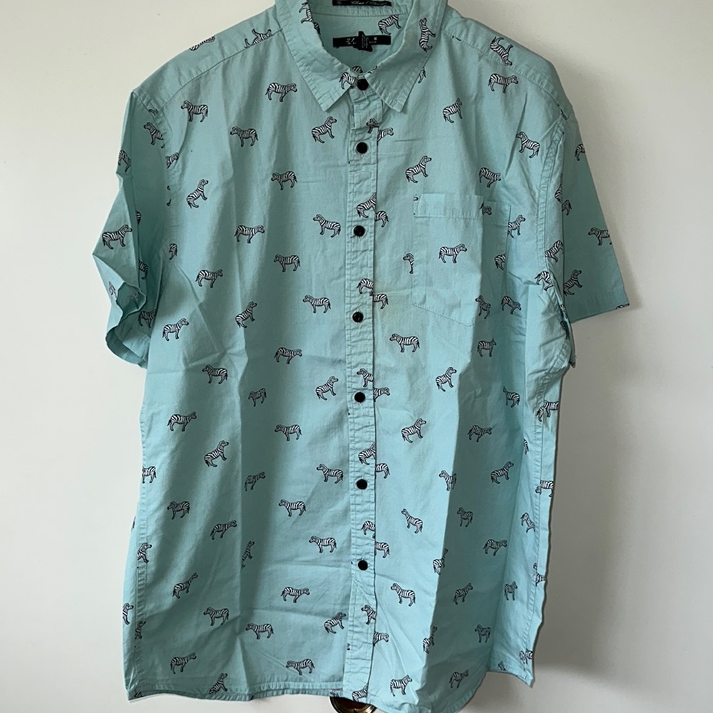 Button up - Picture 1 of 2